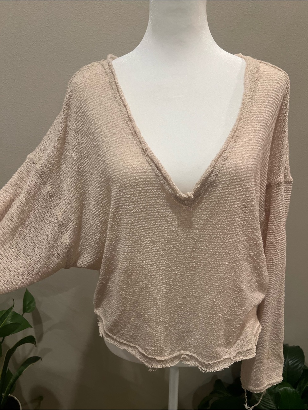 Urban Outfitters Lightweight Beige V-Neck Sweater oversized beachy boho. - Picture 8 of 9